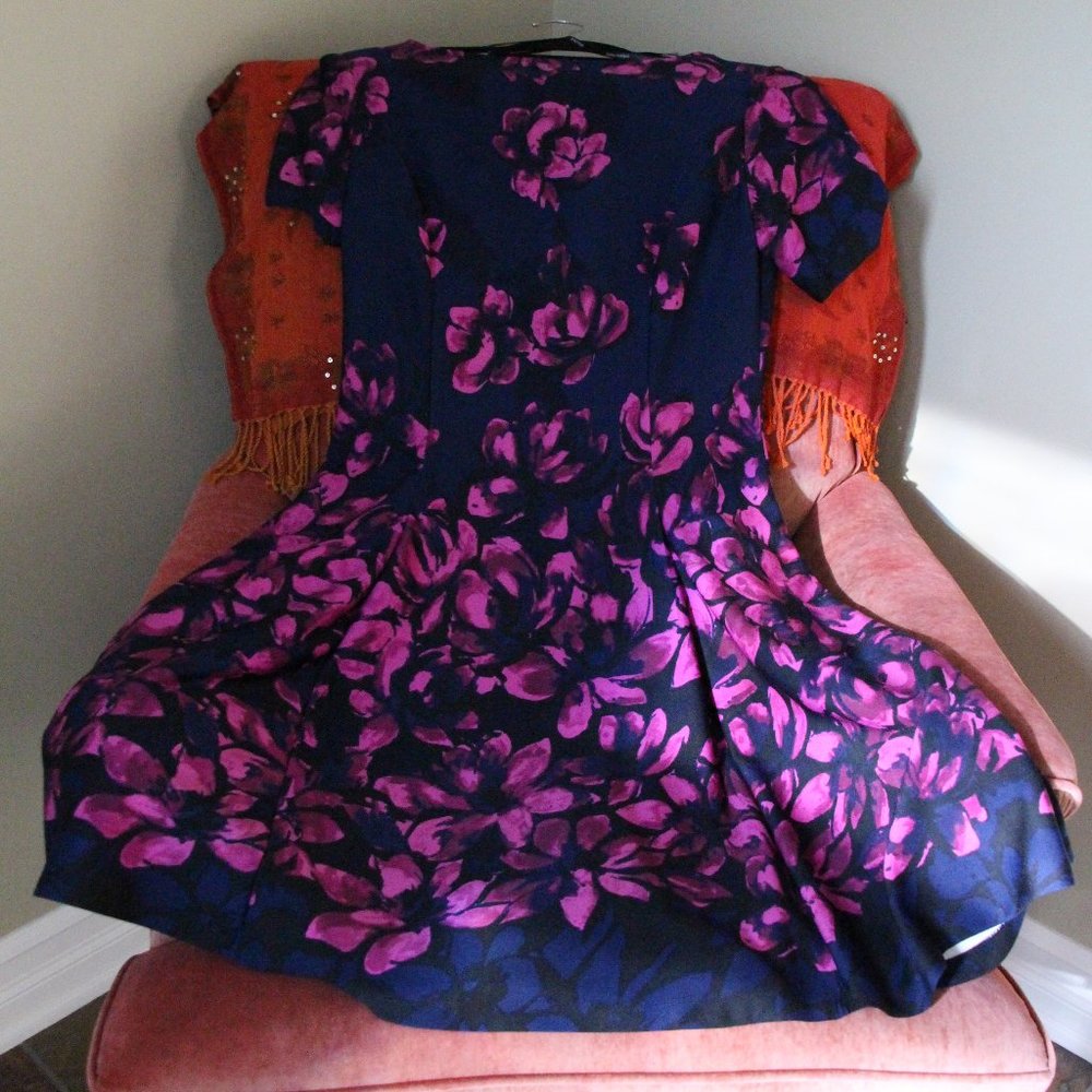Donna Morgan Dress. Size 8. Fit & Flare. New never worn.